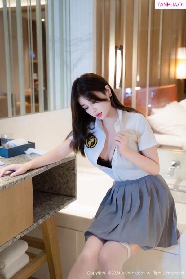 周九九 周jojobaby [XiuRen]高清写真图 2024.08.26 No.9066 周jojobaby 美腿丝袜第34张图片